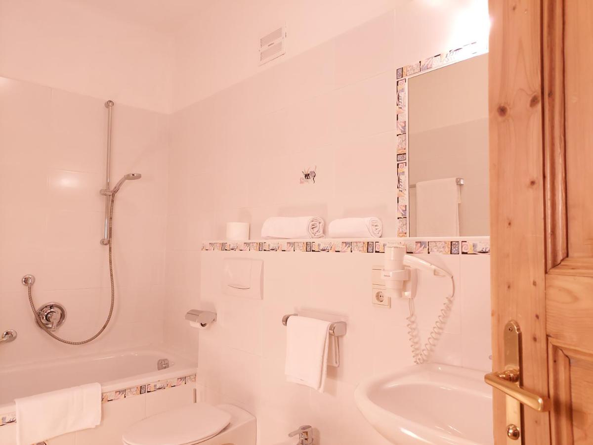 كولّي إيساركو Residence Zum Theater المظهر الخارجي الصورة